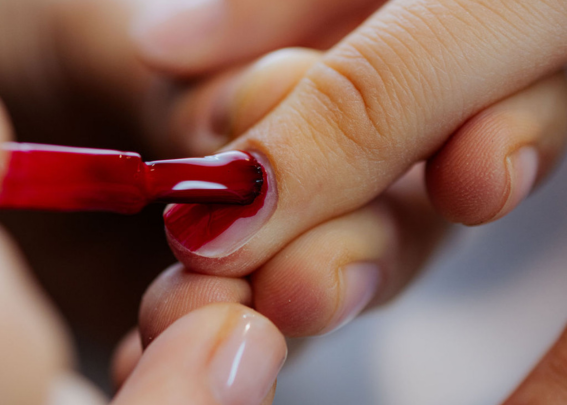 Application Semi Permanent rouge Institut Spa Lamalgue Toulon Mourillon Var